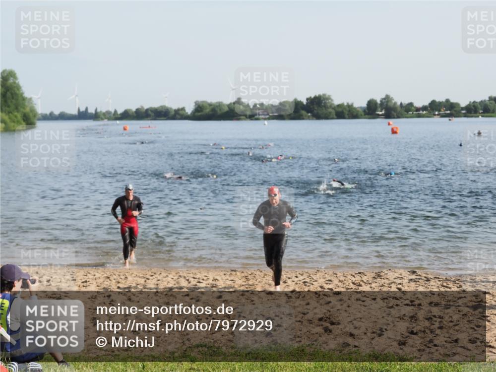21.06.2025 - 27. Vierlanden-Triathlon MichiJ http://msf.ph/oto/7972929 15.06.2026 08:35:09 Schwimmen 12, 54, 64 meine-sportfotos.de