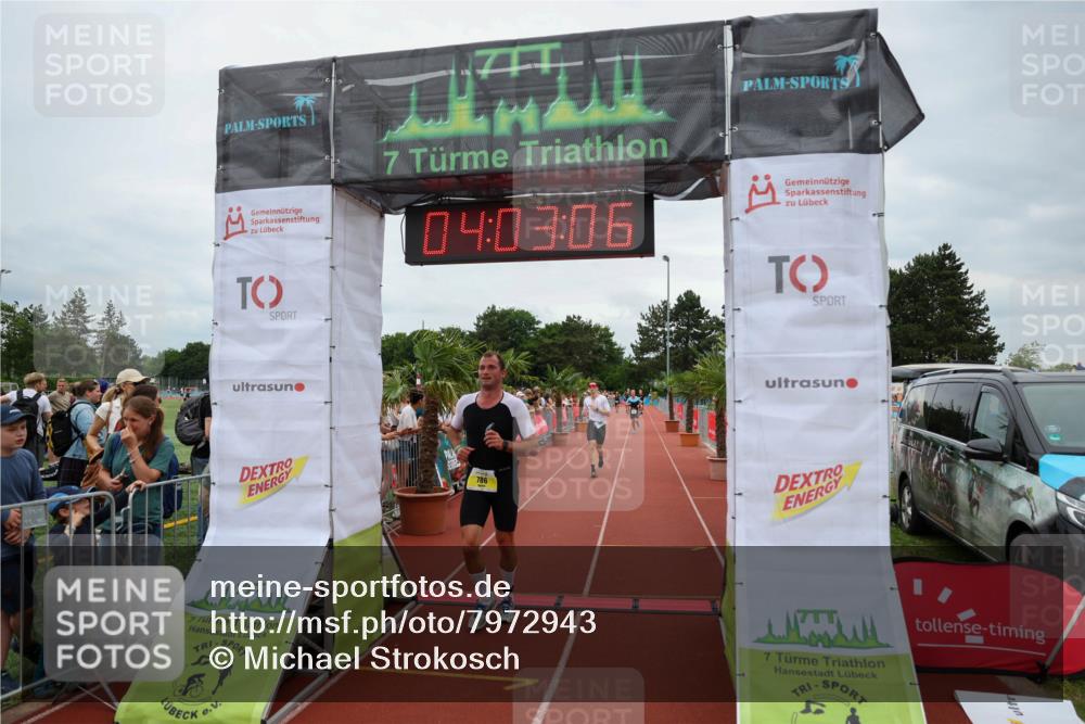 15.06.2025 - 7 Türme Triathlon Michael Strokosch http://msf.ph/oto/7972943 15.06.2025 14:03:06 Ziel 366, 727, 786 meine-sportfotos.de