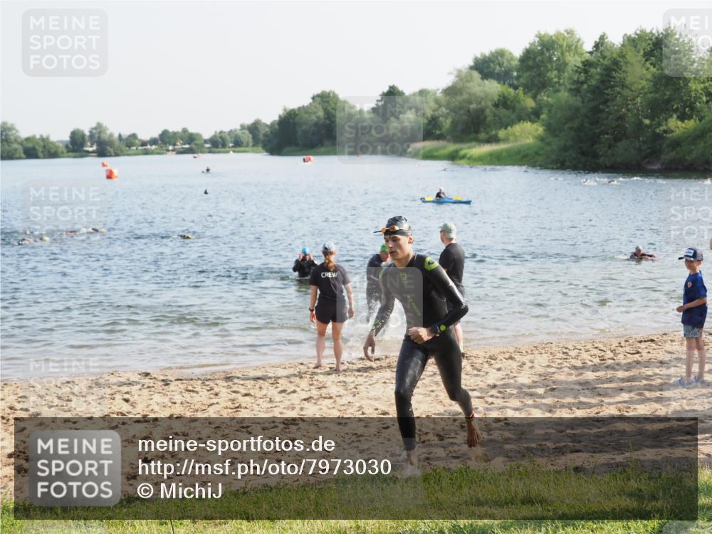 21.06.2025 - 27. Vierlanden-Triathlon MichiJ http://msf.ph/oto/7973030 15.06.2026 08:35:29 Schwimmen 6, 21, 47, 158 meine-sportfotos.de