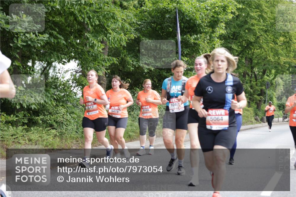 15.06.2025 - REWE Women's Run Jannik Wohlers http://msf.ph/oto/7973054 15.06.2025 10:07:43 Laufen 5617, 5478, 1087, 5199, 5064 meine-sportfotos.de