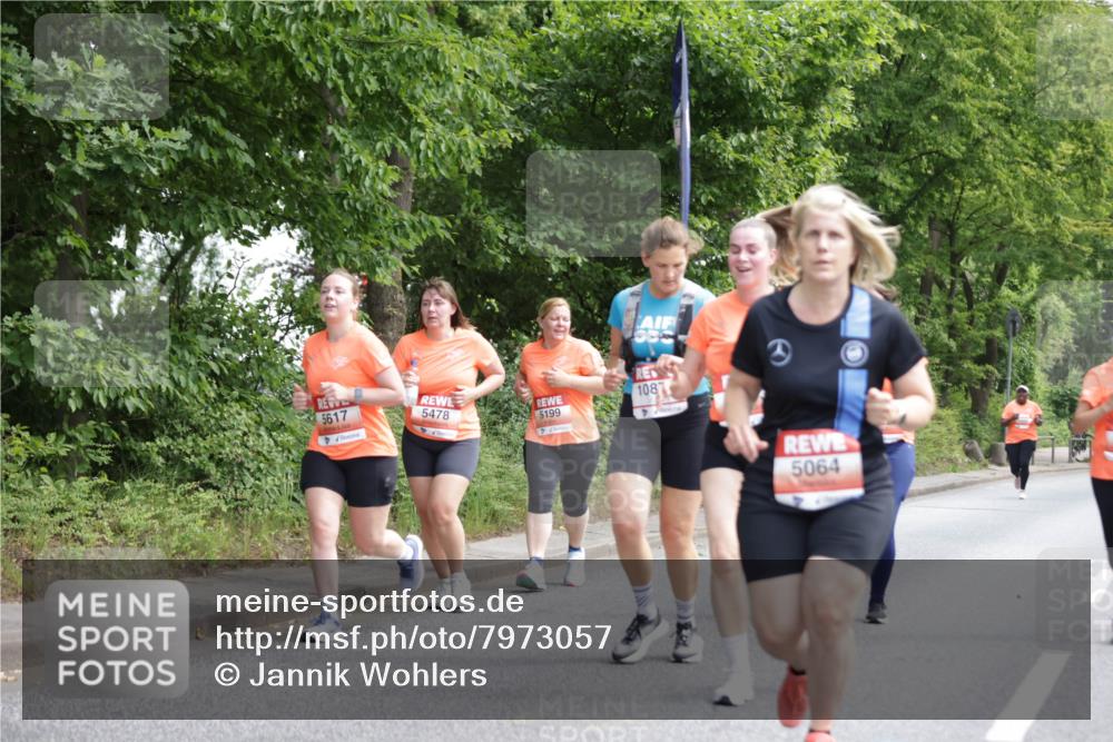 15.06.2025 - REWE Women's Run Jannik Wohlers http://msf.ph/oto/7973057 15.06.2025 10:07:43 Laufen 5617, 1087, 5478, 5199, 5064 meine-sportfotos.de