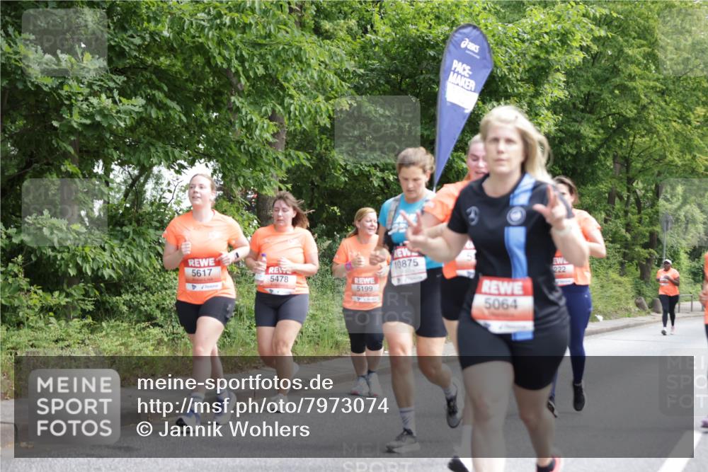15.06.2025 - REWE Women's Run Jannik Wohlers http://msf.ph/oto/7973074 15.06.2025 10:07:43 Laufen 10875, 5617, 222, 5478, 5199, 5064 meine-sportfotos.de