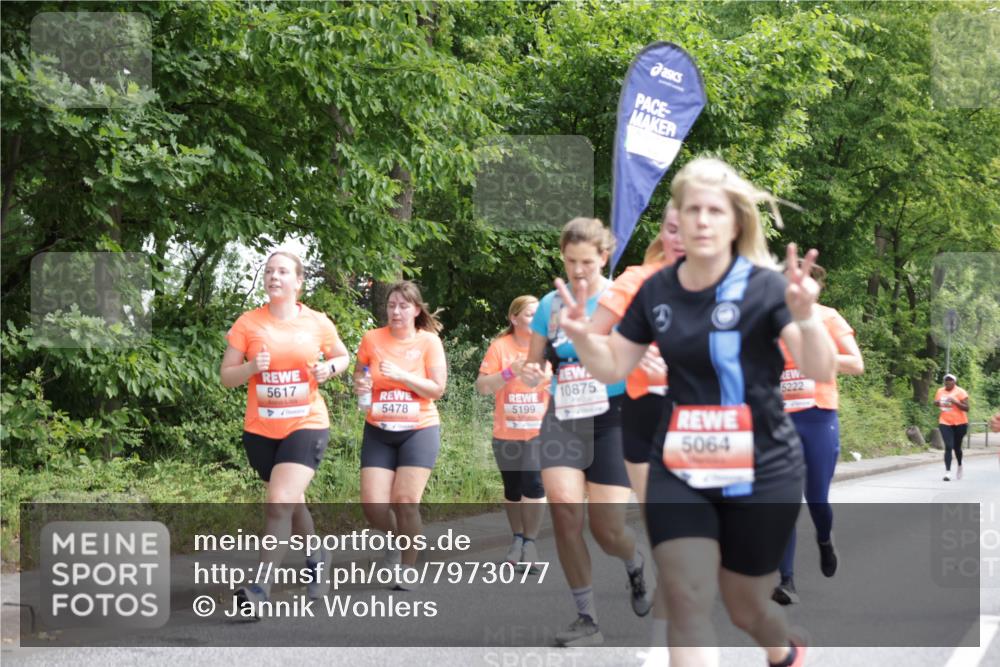 15.06.2025 - REWE Women's Run Jannik Wohlers http://msf.ph/oto/7973077 15.06.2025 10:07:43 Laufen 5617, 10875, 5222, 5478, 5199, 5064 meine-sportfotos.de