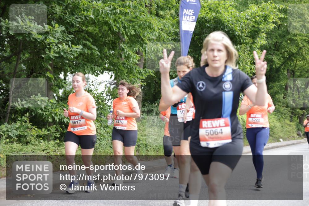 15.06.2025 - REWE Women's Run Jannik Wohlers http://msf.ph/oto/7973097 15.06.2025 10:07:43 Laufen 06, 30, 5617, 10, 5478, 5064, 5222 meine-sportfotos.de
