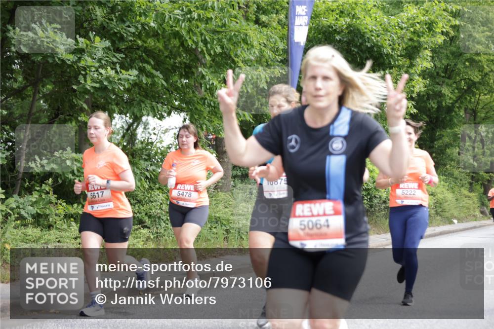 15.06.2025 - REWE Women's Run Jannik Wohlers http://msf.ph/oto/7973106 15.06.2025 10:07:44 Laufen 5617, 10875, 5478, 5064, 5222 meine-sportfotos.de