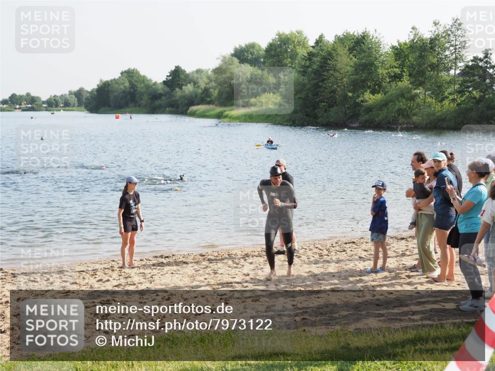 21.06.2025 - 27. Vierlanden-Triathlon MichiJ http://msf.ph/oto/7973122 15.06.2026 08:36:21 Schwimmen 29 meine-sportfotos.de