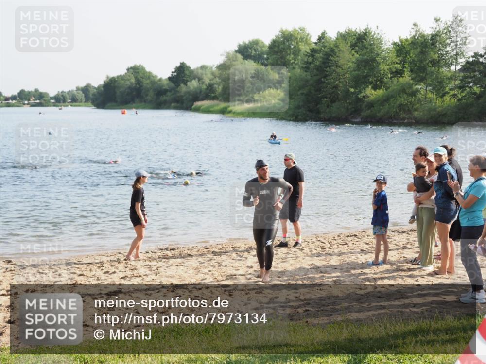 21.06.2025 - 27. Vierlanden-Triathlon MichiJ http://msf.ph/oto/7973134 15.06.2026 08:36:21 Schwimmen 29 meine-sportfotos.de