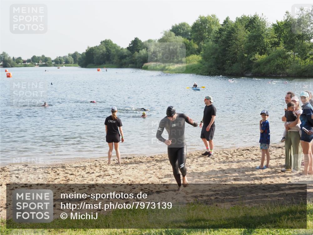 21.06.2025 - 27. Vierlanden-Triathlon MichiJ http://msf.ph/oto/7973139 15.06.2026 08:36:22 Schwimmen 29 meine-sportfotos.de