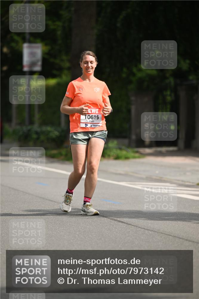 15.06.2025 - REWE Women's Run Dr. Thomas Lammeyer http://msf.ph/oto/7973142 15.06.2025 10:03:37 Laufen 10616 meine-sportfotos.de