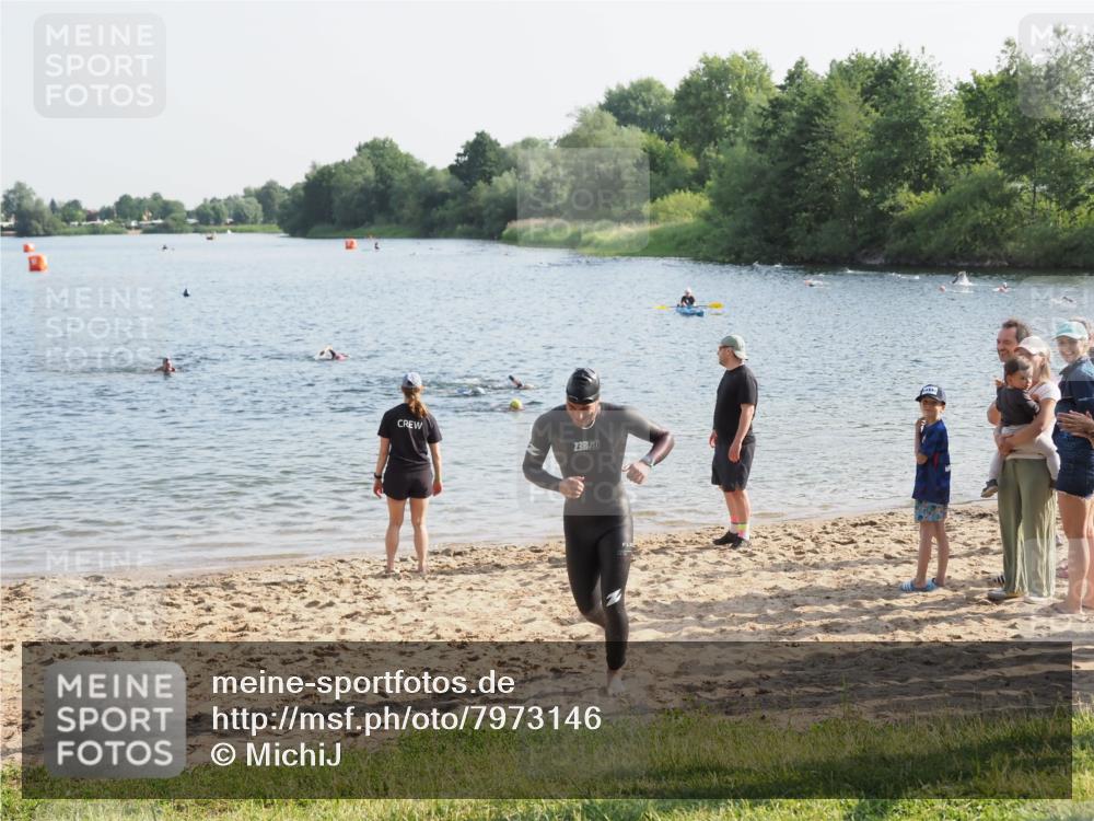 21.06.2025 - 27. Vierlanden-Triathlon MichiJ http://msf.ph/oto/7973146 15.06.2026 08:36:22 Schwimmen 29 meine-sportfotos.de