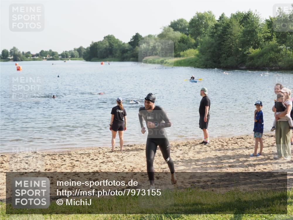 21.06.2025 - 27. Vierlanden-Triathlon MichiJ http://msf.ph/oto/7973155 15.06.2026 08:36:22 Schwimmen 29 meine-sportfotos.de
