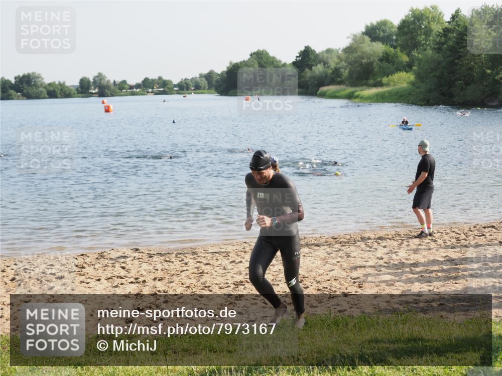 21.06.2025 - 27. Vierlanden-Triathlon MichiJ http://msf.ph/oto/7973167 15.06.2026 08:36:23 Schwimmen 29 meine-sportfotos.de