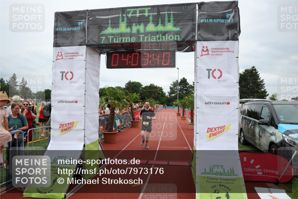 15.06.2025 - 7 Türme Triathlon Michael Strokosch http://msf.ph/oto/7973176 15.06.2025 14:03:40 Ziel 947 meine-sportfotos.de