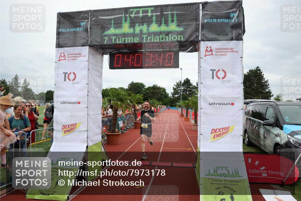 15.06.2025 - 7 Türme Triathlon Michael Strokosch http://msf.ph/oto/7973178 15.06.2025 14:03:40 Ziel 947 meine-sportfotos.de