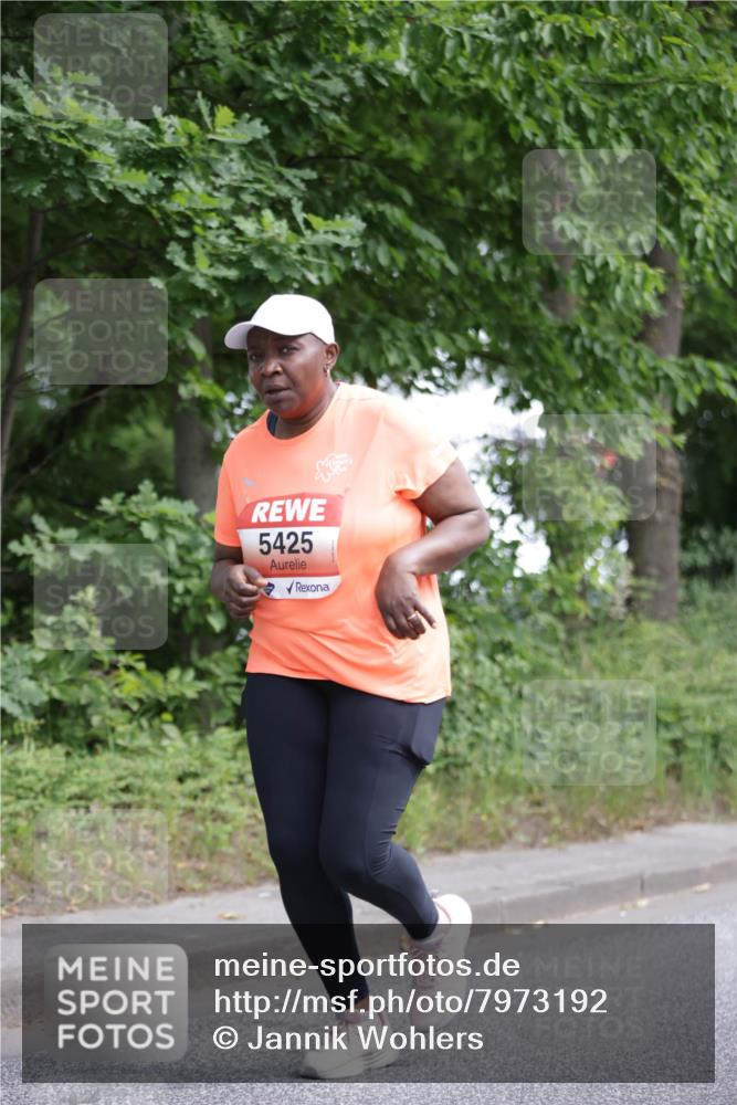 15.06.2025 - REWE Women's Run Jannik Wohlers http://msf.ph/oto/7973192 15.06.2025 10:07:53 Laufen 5425 meine-sportfotos.de