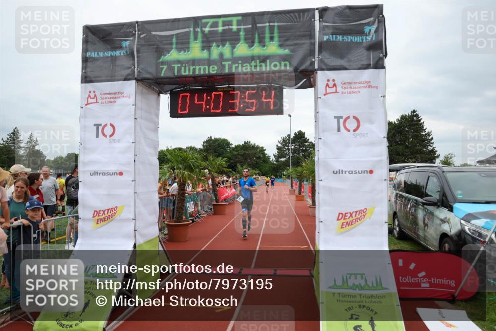 15.06.2025 - 7 Türme Triathlon Michael Strokosch http://msf.ph/oto/7973195 15.06.2025 14:03:54 Ziel 561 meine-sportfotos.de