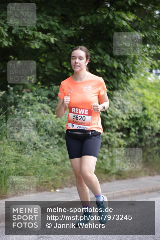 15.06.2025 - REWE Women's Run Jannik Wohlers http://msf.ph/oto/7973245 15.06.2025 10:07:57 Laufen 5620 meine-sportfotos.de