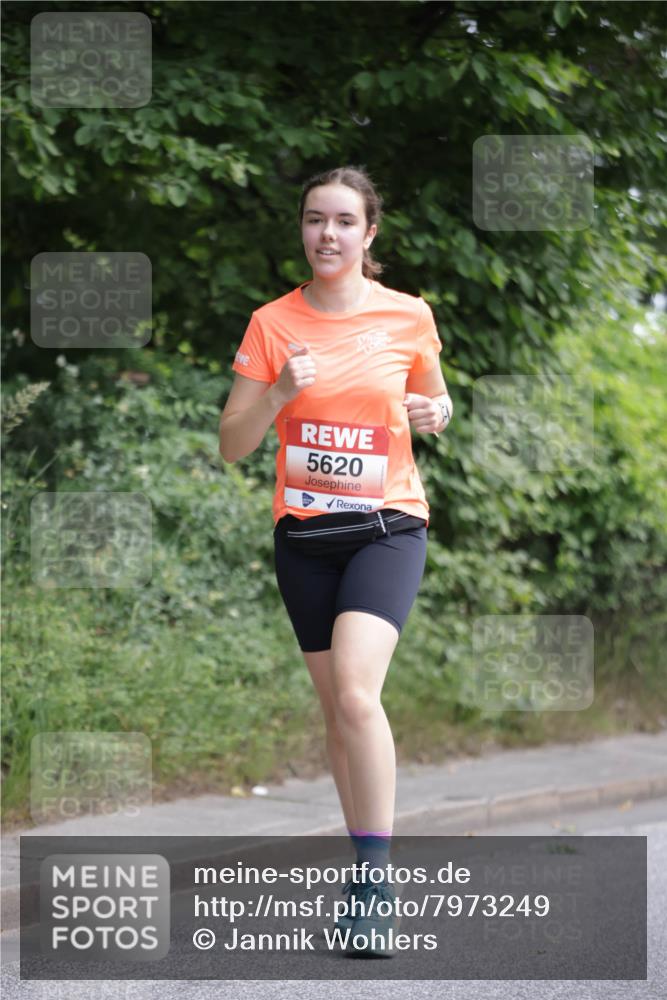 15.06.2025 - REWE Women's Run Jannik Wohlers http://msf.ph/oto/7973249 15.06.2025 10:07:57 Laufen 5620 meine-sportfotos.de