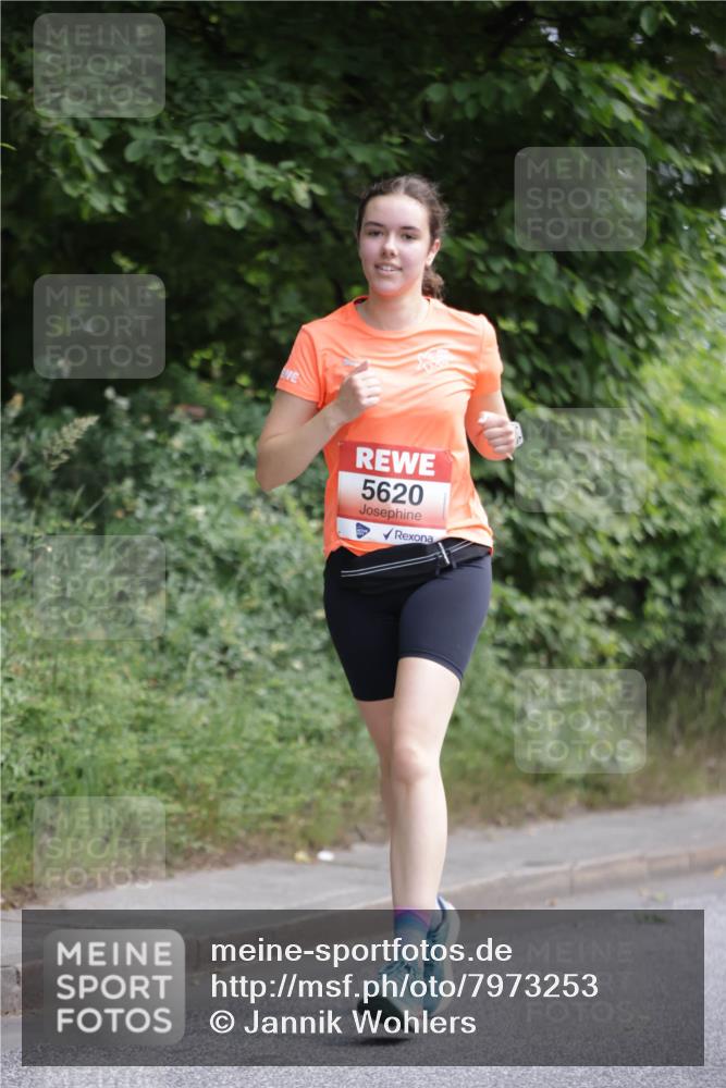 15.06.2025 - REWE Women's Run Jannik Wohlers http://msf.ph/oto/7973253 15.06.2025 10:07:57 Laufen 5620 meine-sportfotos.de
