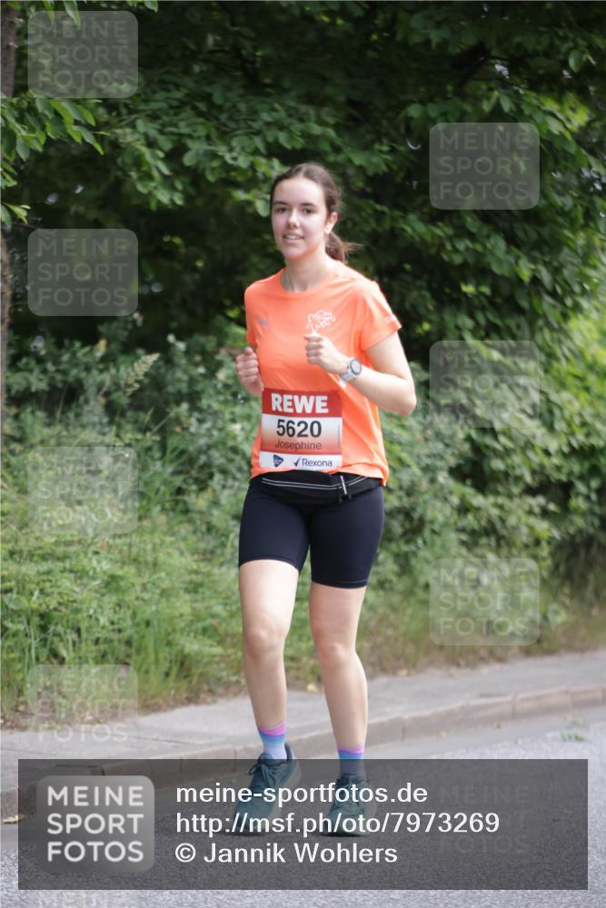 15.06.2025 - REWE Women's Run Jannik Wohlers http://msf.ph/oto/7973269 15.06.2025 10:07:57 Laufen 5620 meine-sportfotos.de