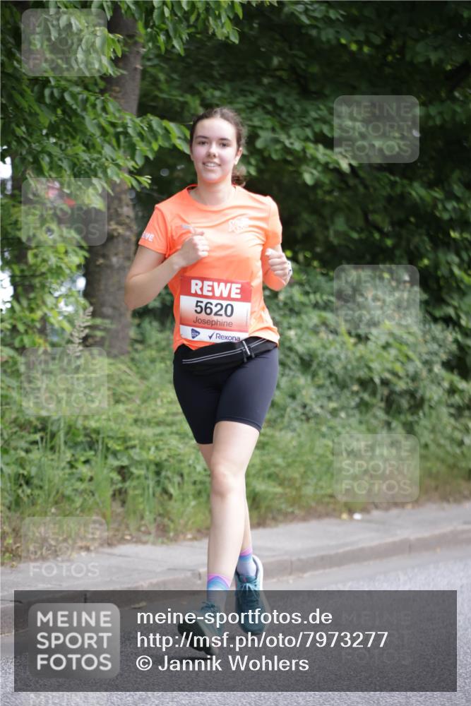 15.06.2025 - REWE Women's Run Jannik Wohlers http://msf.ph/oto/7973277 15.06.2025 10:07:58 Laufen 5620 meine-sportfotos.de