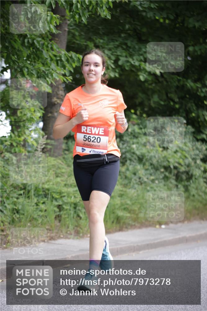 15.06.2025 - REWE Women's Run Jannik Wohlers http://msf.ph/oto/7973278 15.06.2025 10:07:58 Laufen 5620 meine-sportfotos.de