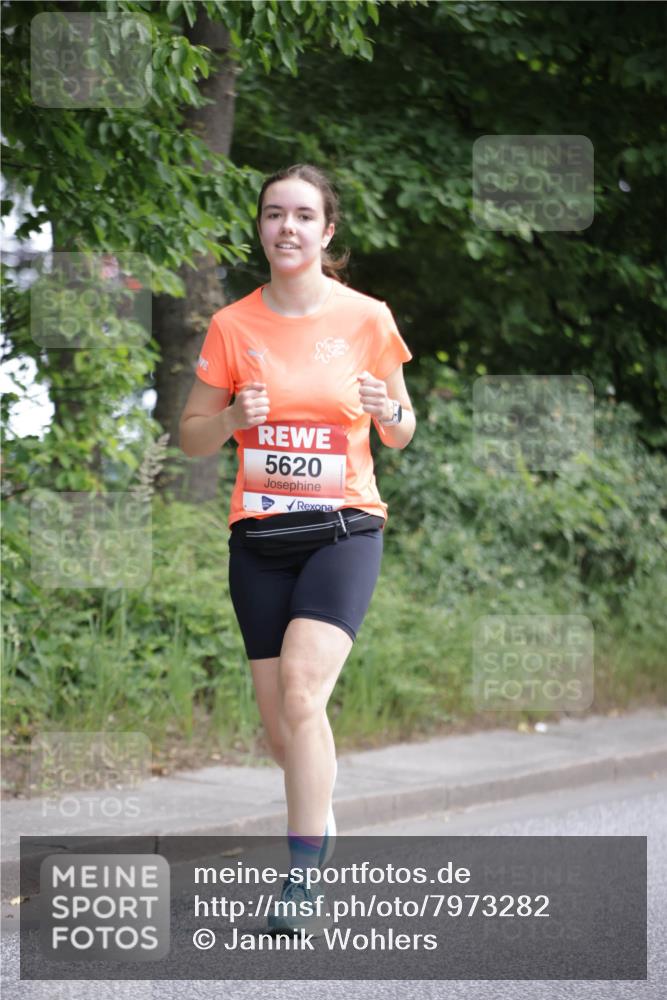 15.06.2025 - REWE Women's Run Jannik Wohlers http://msf.ph/oto/7973282 15.06.2025 10:07:58 Laufen 5620 meine-sportfotos.de