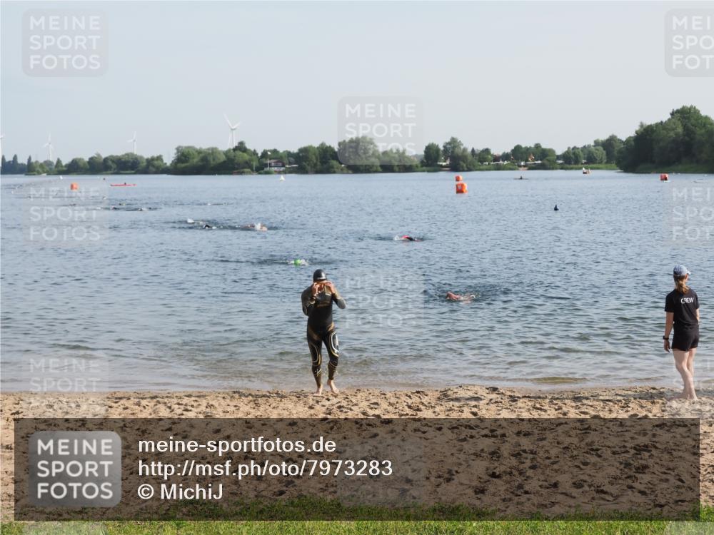 21.06.2025 - 27. Vierlanden-Triathlon MichiJ http://msf.ph/oto/7973283 15.06.2026 08:36:47 Schwimmen 39, 83 meine-sportfotos.de