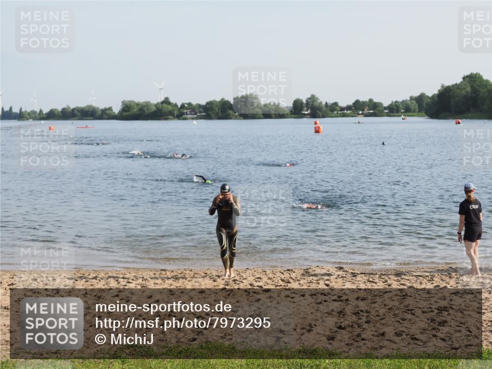 21.06.2025 - 27. Vierlanden-Triathlon MichiJ http://msf.ph/oto/7973295 15.06.2026 08:36:48 Schwimmen 39, 83 meine-sportfotos.de