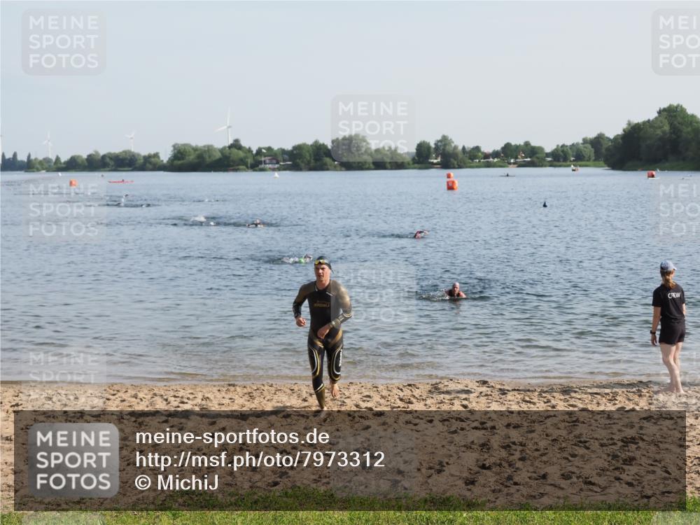 21.06.2025 - 27. Vierlanden-Triathlon MichiJ http://msf.ph/oto/7973312 15.06.2026 08:36:48 Schwimmen 39, 83 meine-sportfotos.de