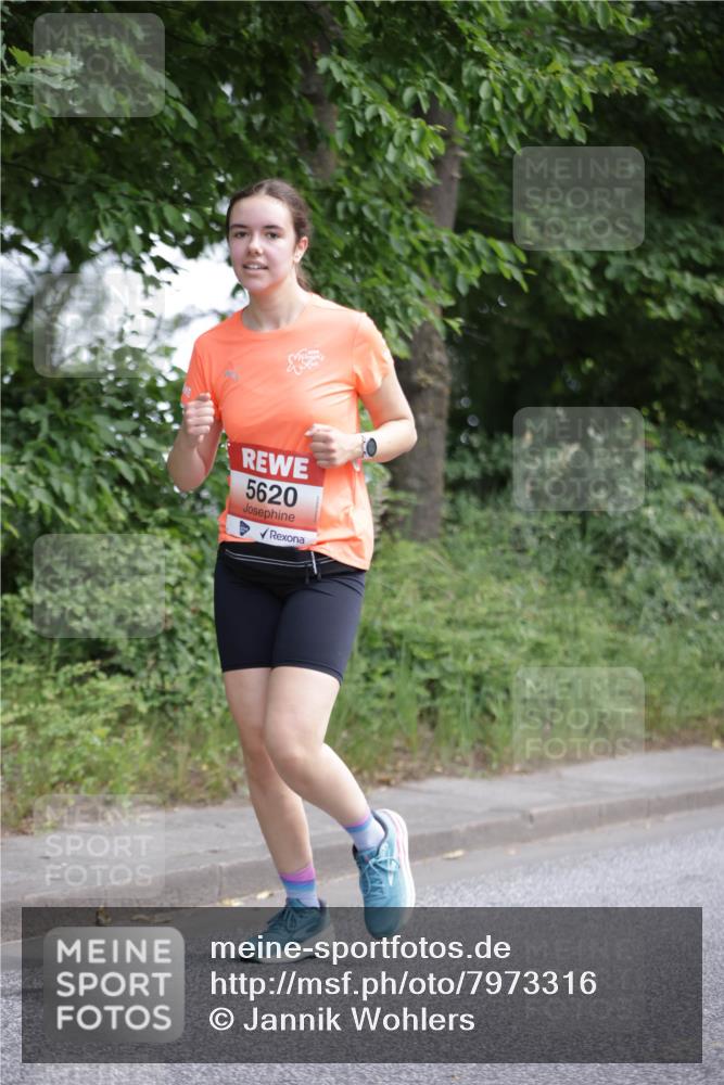 15.06.2025 - REWE Women's Run Jannik Wohlers http://msf.ph/oto/7973316 15.06.2025 10:07:58 Laufen 5620 meine-sportfotos.de