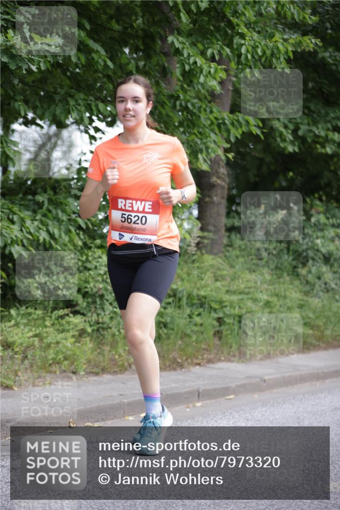 15.06.2025 - REWE Women's Run Jannik Wohlers http://msf.ph/oto/7973320 15.06.2025 10:07:59 Laufen 5620 meine-sportfotos.de