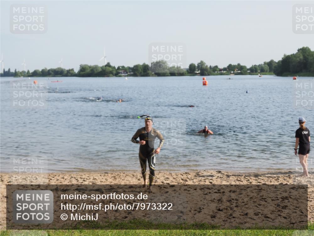 21.06.2025 - 27. Vierlanden-Triathlon MichiJ http://msf.ph/oto/7973322 15.06.2026 08:36:49 Schwimmen 39 meine-sportfotos.de