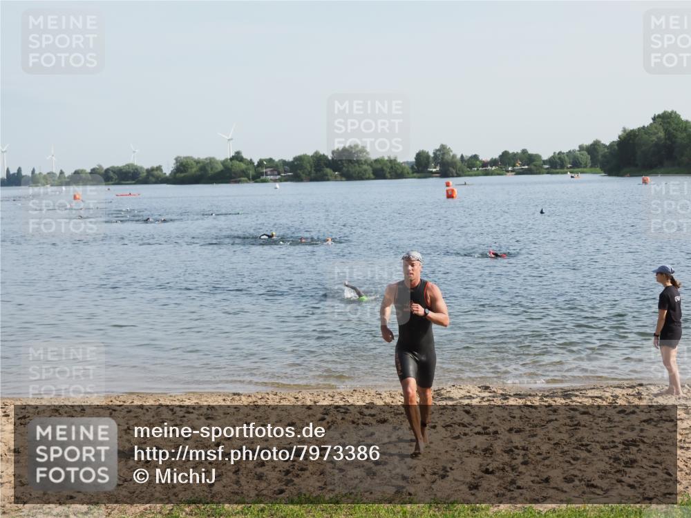 21.06.2025 - 27. Vierlanden-Triathlon MichiJ http://msf.ph/oto/7973386 15.06.2026 08:36:58 Schwimmen 39, 69 meine-sportfotos.de