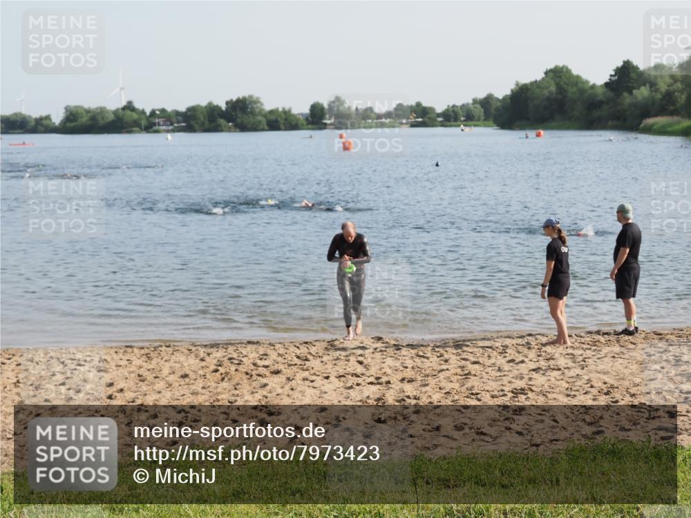 21.06.2025 - 27. Vierlanden-Triathlon MichiJ http://msf.ph/oto/7973423 15.06.2026 08:37:12 Schwimmen 187 meine-sportfotos.de