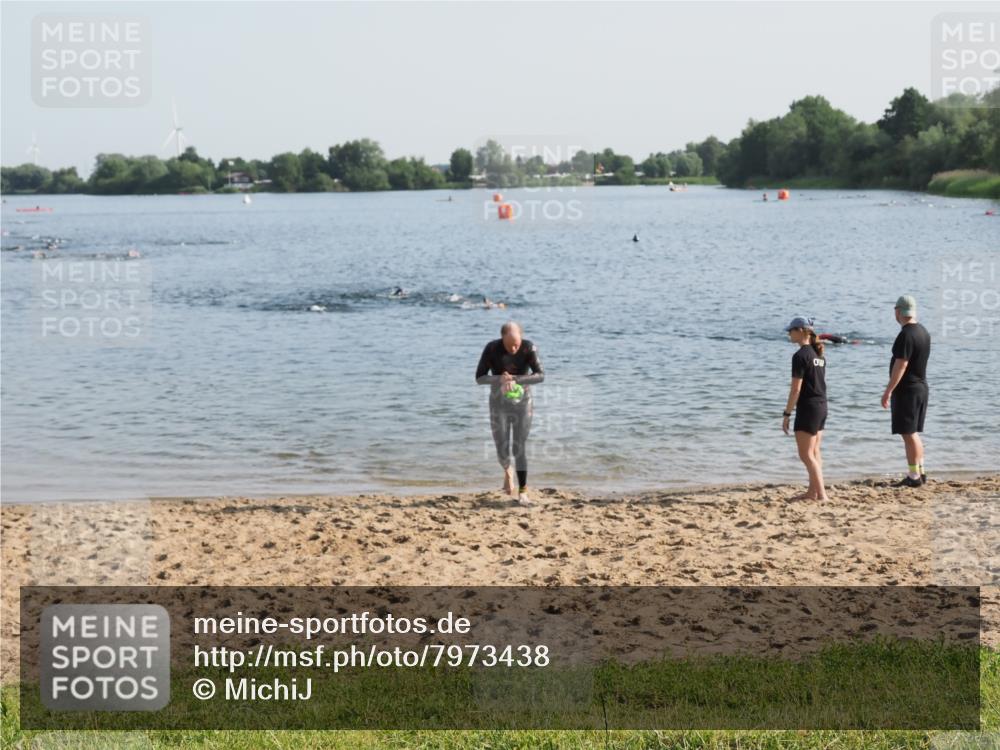 21.06.2025 - 27. Vierlanden-Triathlon MichiJ http://msf.ph/oto/7973438 15.06.2026 08:37:12 Schwimmen 187 meine-sportfotos.de