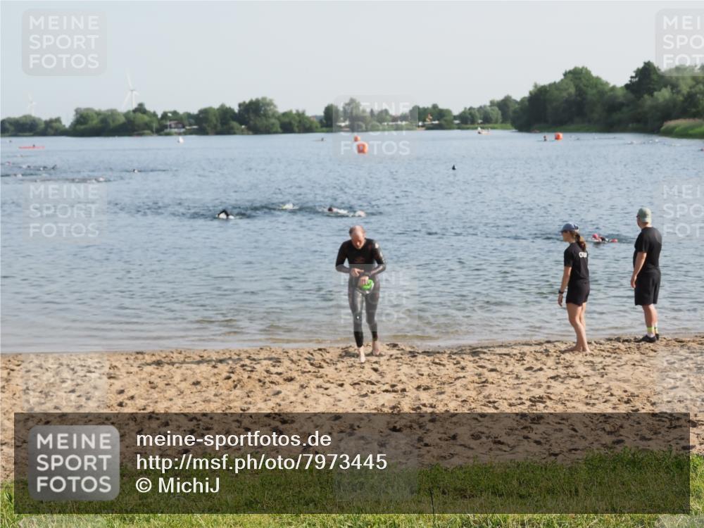 21.06.2025 - 27. Vierlanden-Triathlon MichiJ http://msf.ph/oto/7973445 15.06.2026 08:37:12 Schwimmen 187 meine-sportfotos.de