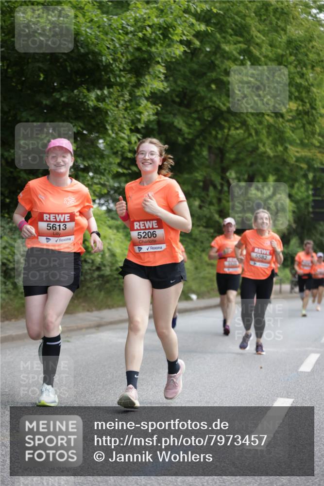 15.06.2025 - REWE Women's Run Jannik Wohlers http://msf.ph/oto/7973457 15.06.2025 10:08:06 Laufen 5613, 5206, 5582 meine-sportfotos.de
