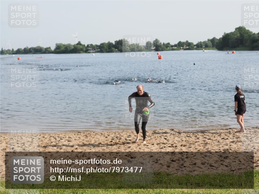21.06.2025 - 27. Vierlanden-Triathlon MichiJ http://msf.ph/oto/7973477 15.06.2026 08:37:13 Schwimmen 187 meine-sportfotos.de