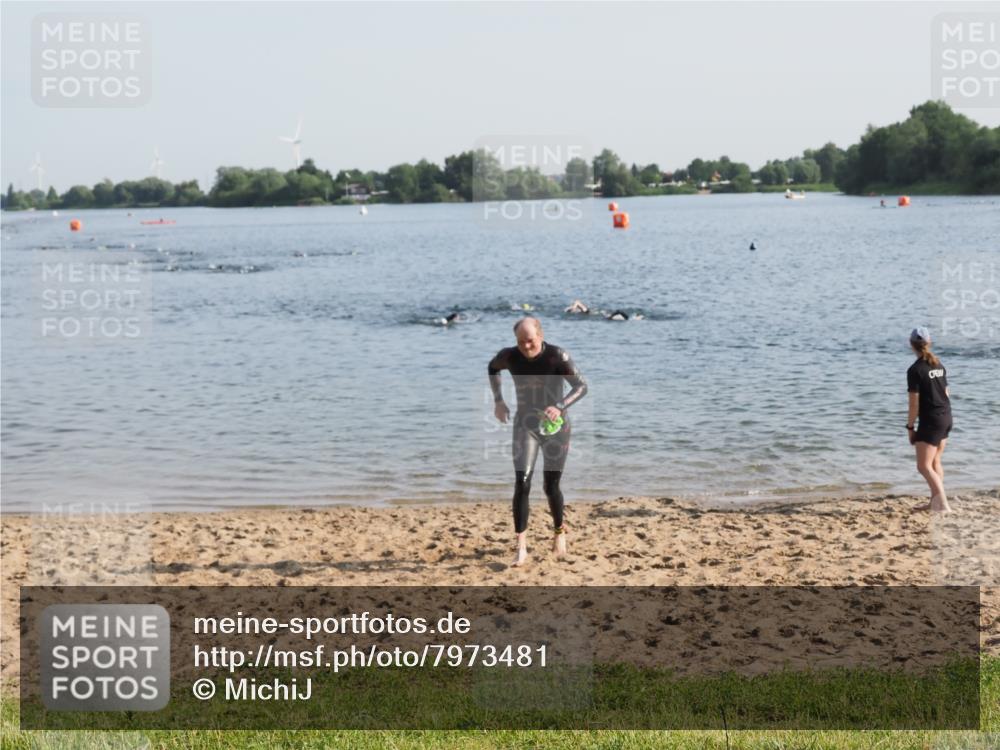 21.06.2025 - 27. Vierlanden-Triathlon MichiJ http://msf.ph/oto/7973481 15.06.2026 08:37:14 Schwimmen 187 meine-sportfotos.de