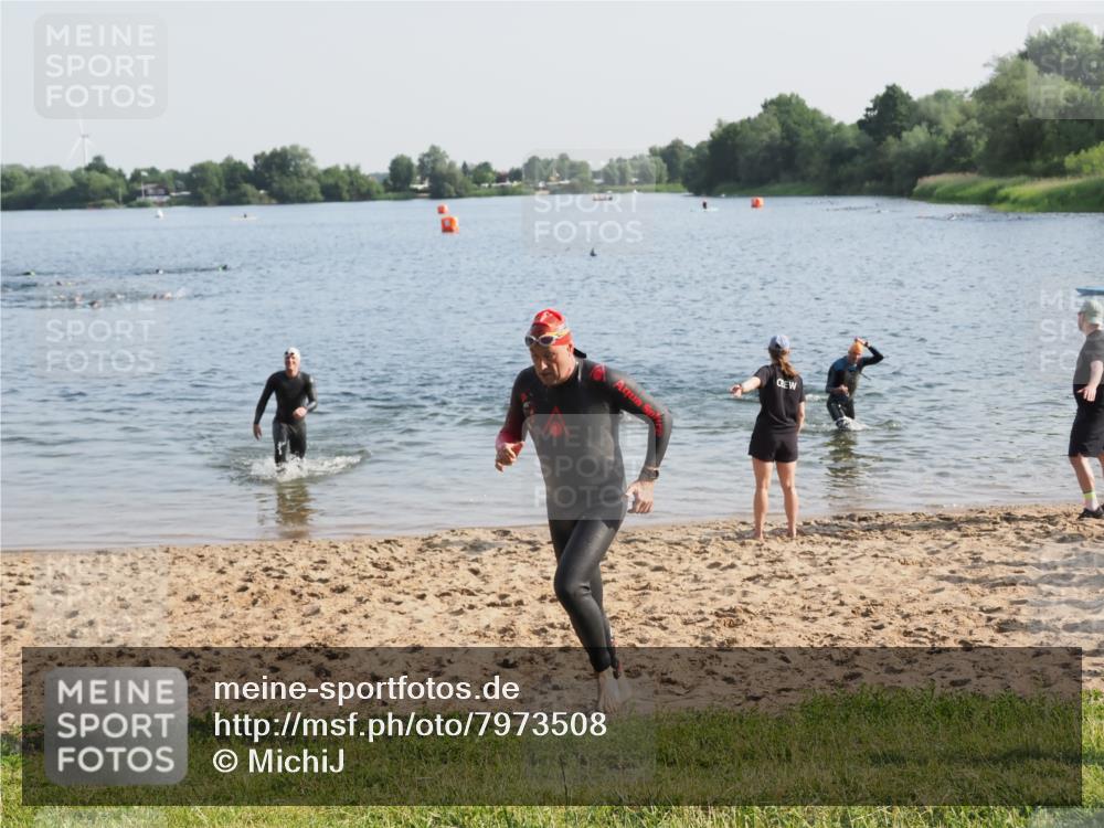 21.06.2025 - 27. Vierlanden-Triathlon MichiJ http://msf.ph/oto/7973508 15.06.2026 08:37:35 Schwimmen 9, 181 meine-sportfotos.de