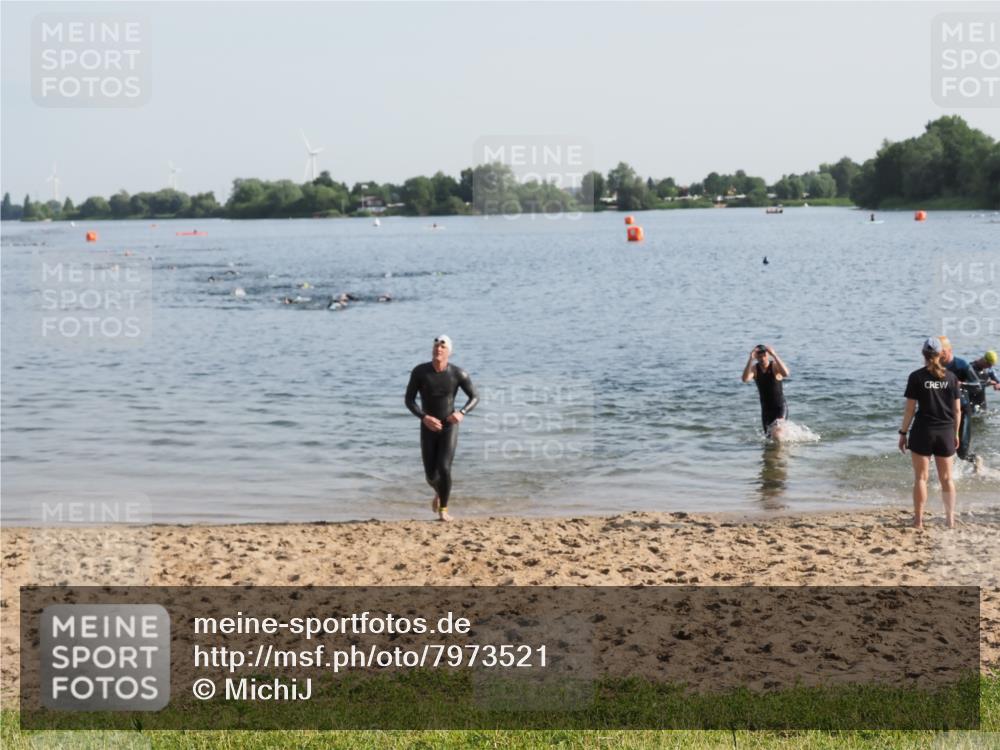 21.06.2025 - 27. Vierlanden-Triathlon MichiJ http://msf.ph/oto/7973521 15.06.2026 08:37:38 Schwimmen 9, 73, 180, 181 meine-sportfotos.de