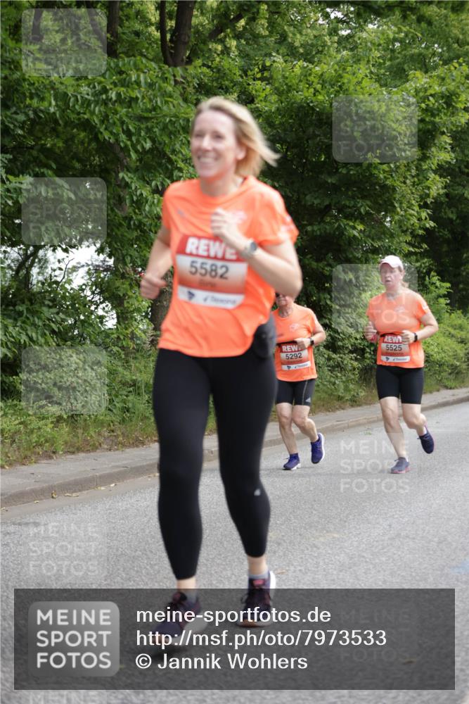 15.06.2025 - REWE Women's Run Jannik Wohlers http://msf.ph/oto/7973533 15.06.2025 10:08:10 Laufen 5582, 5525, 5292 meine-sportfotos.de