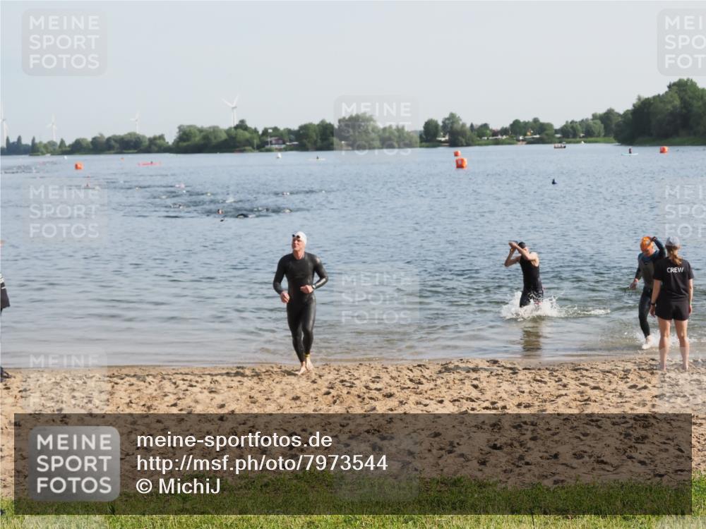 21.06.2025 - 27. Vierlanden-Triathlon MichiJ http://msf.ph/oto/7973544 15.06.2026 08:37:39 Schwimmen 9, 73, 180, 181 meine-sportfotos.de