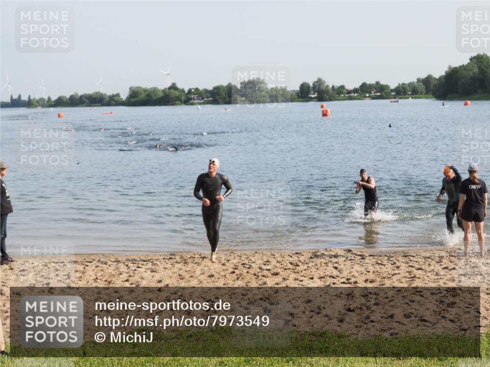 21.06.2025 - 27. Vierlanden-Triathlon MichiJ http://msf.ph/oto/7973549 15.06.2026 08:37:39 Schwimmen 9, 73, 180, 181 meine-sportfotos.de