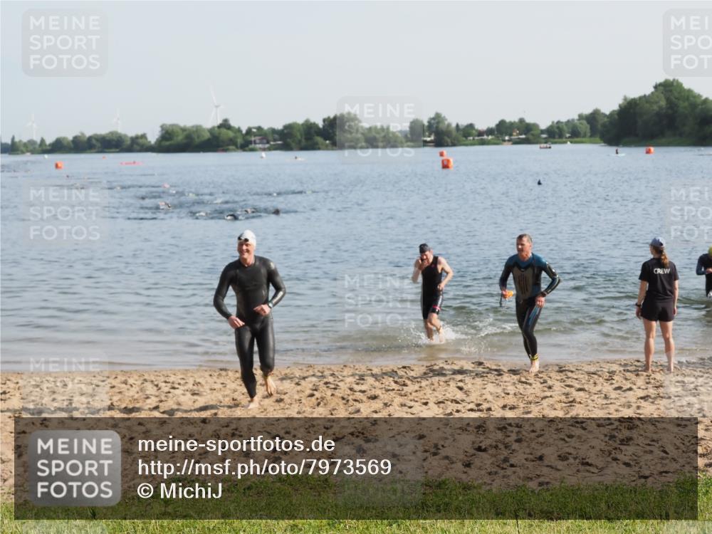 21.06.2025 - 27. Vierlanden-Triathlon MichiJ http://msf.ph/oto/7973569 15.06.2026 08:37:41 Schwimmen 9, 73, 180, 181 meine-sportfotos.de