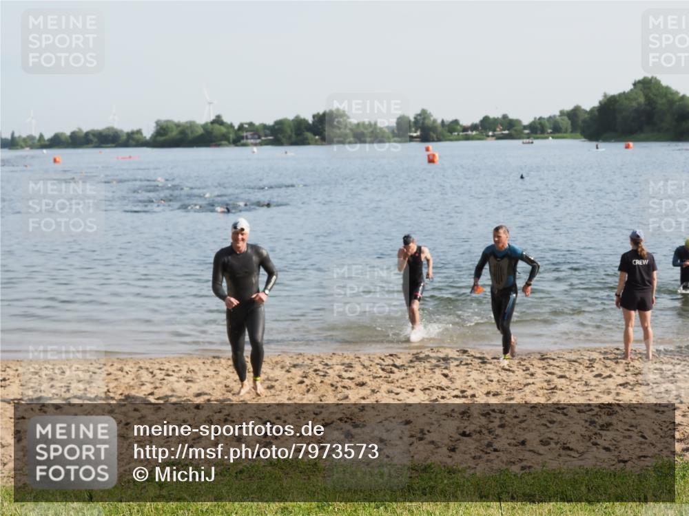 21.06.2025 - 27. Vierlanden-Triathlon MichiJ http://msf.ph/oto/7973573 15.06.2026 08:37:41 Schwimmen 9, 73, 180, 181 meine-sportfotos.de
