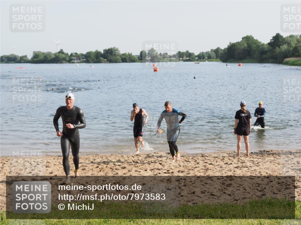 21.06.2025 - 27. Vierlanden-Triathlon MichiJ http://msf.ph/oto/7973583 15.06.2026 08:37:41 Schwimmen 9, 73, 180, 181 meine-sportfotos.de