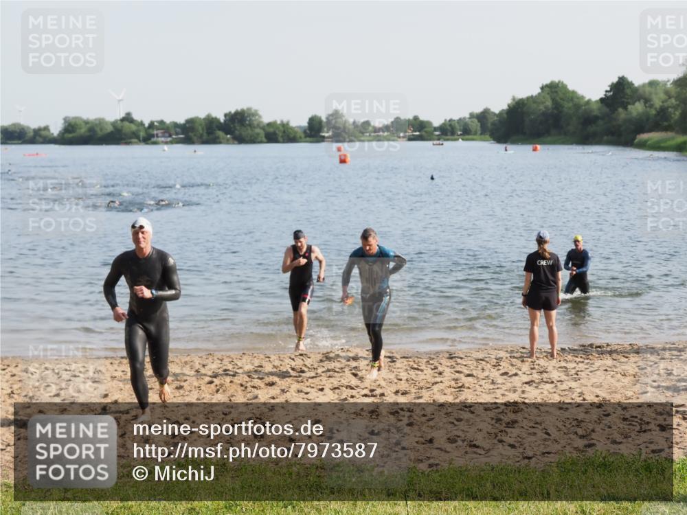 21.06.2025 - 27. Vierlanden-Triathlon MichiJ http://msf.ph/oto/7973587 15.06.2026 08:37:41 Schwimmen 9, 73, 180, 181 meine-sportfotos.de