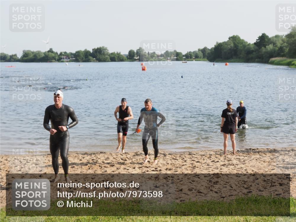 21.06.2025 - 27. Vierlanden-Triathlon MichiJ http://msf.ph/oto/7973598 15.06.2026 08:37:42 Schwimmen 9, 73, 171, 180, 181 meine-sportfotos.de